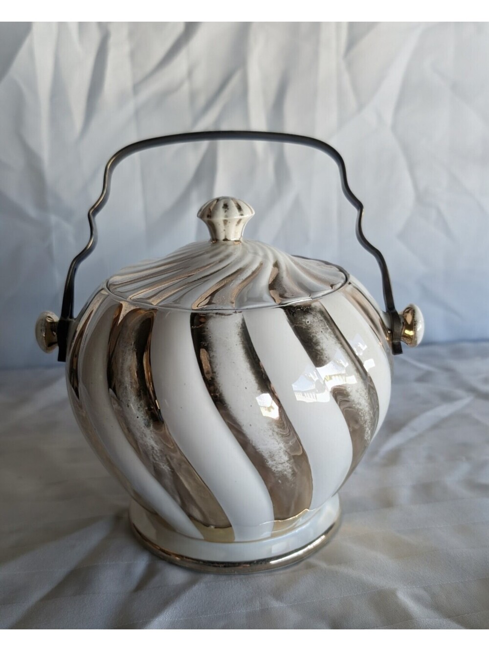 Vintage Sadler England Gold Cream Swirl Biscuit Barrel Cookie Jar Handle 1552